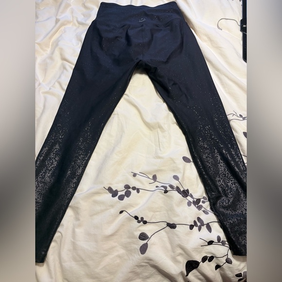 Beyond Yoga ALLOY OMBRE Midi Yoga Leggings – Black Foil Speckle - Picture 5 of 12